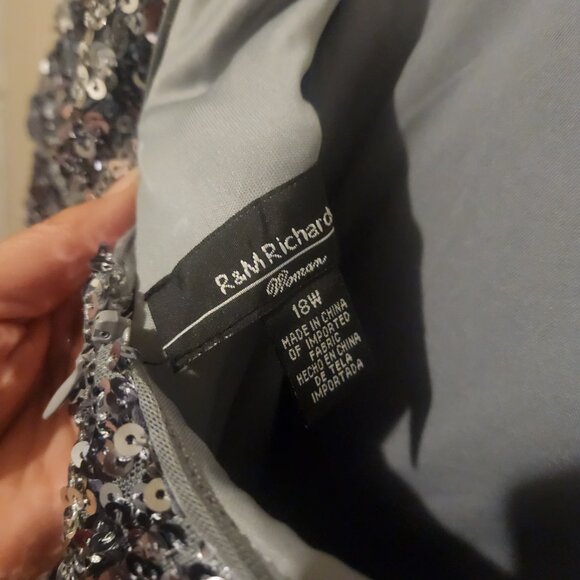 Elevate Your Evening with Dazzling Glamour - Picture 2 of 3